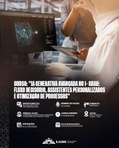 Card digital. Na metade superior, a imagem mostra um ambiente de trabalho focado em tecnologia. À esquerda, há um monitor de computador que exibe na tela um gráfico tridimensional complexo feito de pontos e linhas luminosas em azul-esverdeado sobre fundo preto. Diante da tela, um copo com água. No centro e à direita, duas pessoas interagem: uma delas está de pé segurando um tablet, enquanto a outra está sentada de perfil, em primeiro plano, com as mãos próximas ao teclado. Na metade inferior, em fundo preto, o título em letras garrafais brancas alongadas diz: "CURSO: 'IA GENERATIVA AVANÇADA NO 1º GRAU: FLUXO DECISÓRIO, ASSISTENTES PERSONALIZADOS E OTIMIZAÇÃO DE PROCESSOS'". Abaixo, ícones brancos detalham as informações do curso: Instrutores (a): Dr. Rafael Leite Paulo e Tiago Mendonça Lobo; Número de vagas: 20 vagas; Formato: Presencial; Público-alvo: Magistradas, magistrados, assessoras e assessores que atuam no 1º Grau; Carga horária: 4 horas/aula; Local: Escola Judicial de Roraima - EJURR; Inscrições: 14 a 17/07/2026; Data de realização: 24/07/2026, das 8h30 às 12h30. No rodapé, o logotipo branco da EJURR (Escola Judicial de Roraima) centralizado, com grafismos geométricos discretos na lateral esquerda.