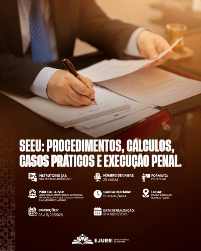 Card digital. Na metade superior, a imagem foca em primeiro plano nas mãos de um homem vestindo terno escuro, camisa social branca e gravata azul estampada. Com a mão esquerda ele segura uma folha de papel e com a mão direita escreve com uma caneta de luxo marrom sobre um caderno aberto na mesa. Na metade inferior, em fundo marrom-escuro, o título em letras garrafais brancas alongadas diz: "SEEU: PROCEDIMENTOS, CÁLCULOS, CASOS PRÁTICOS E EXECUÇÃO PENAL.". Abaixo, ícones brancos detalham as informações do curso: Instrutores (a): Aline Aparecida Bittencourt; Número de vagas: 20 vagas; Formato: Presencial; Público-alvo: Magistradas, magistrados, servidoras, servidores ativos que utilizam o SEEU em suas atividades laborais; Carga horária: 12 horas/aula; Local: Escola Judicial de Roraima – EJURR; Inscrições: 08 a 11/09/2026; Data de realização: 16 a 18/09/2026. No rodapé, o logotipo branco da EJURR (Escola Judicial de Roraima) centralizado, com grafismos geométricos discretos na lateral esquerda.
