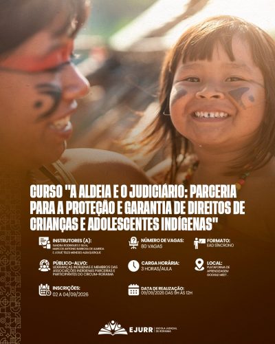 Card digital. Na metade superior, a imagem mostra em primeiro plano uma criança indígena com rosto pintado de preto e vermelho, sorrindo e olhando para a câmera. Ao lado dela, de perfil e desfocado, um adulto indígena (provavelmente sua mãe) também com rosto pintado sorri para a criança. Elas estão em um ambiente ao ar livre com luz natural. Na metade inferior, em fundo marrom escuro, o título em letras garrafais brancas alongadas diz: "CURSO 'A ALDEIA E O JUDICIÁRIO: PARCERIA PARA A PROTEÇÃO E GARANTIA DE DIREITOS DE CRIANÇAS E ADOLESCENTES INDÍGENAS'". Abaixo, ícones brancos detalham as informações do curso: Instrutores (a): Sandra Rodrigues e Silva, Marcos Antonio Barbosa de Almeida e Josué Teles Meneses Albuquerque; Número de vagas: 80 vagas; Formato: EAD Síncrono; Público-alvo: Lideranças indígenas e membros das associações indígenas parceiras e participantes do CIRCUM-Roraima; Carga horária: 3 horas/aula; Local: Plataforma de Aprendizagem Google Meet; Inscrições: 02 a 04/09/2026; Data de realização: 09/09/2026 das 9h às 12h. No rodapé, o logotipo branco da EJURR (Escola Judicial de Roraima) centralizado, com grafismos geométricos discretos na lateral esquerda.